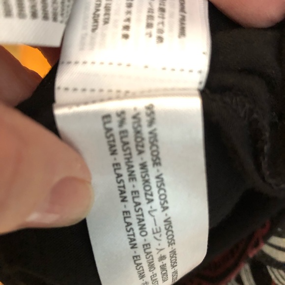 Short “Smash” dress size US small. Black and red design - Picture 5 of 6